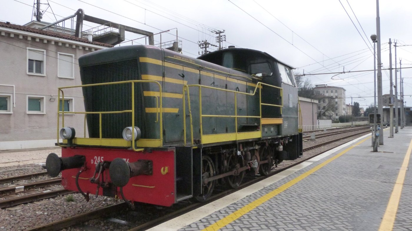Ferrovie dello Stato Class 245 No 245 2176 ()