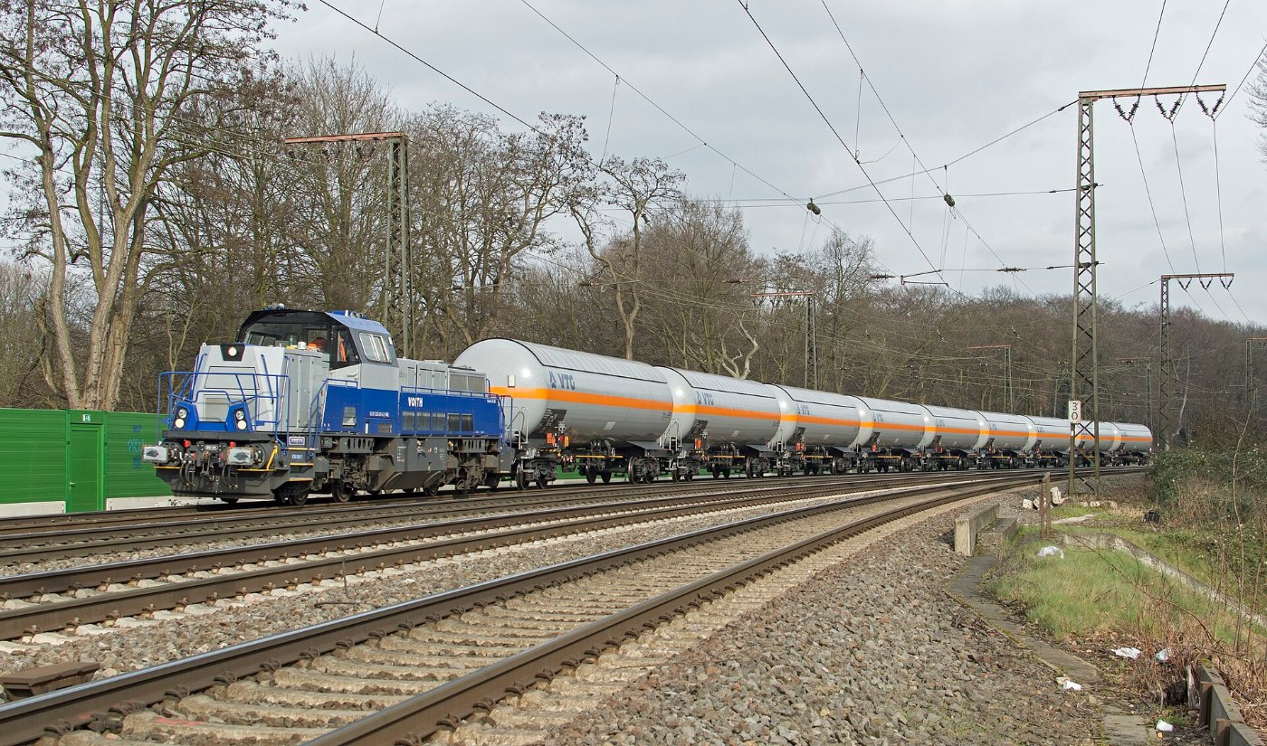 Duisburg Voith Gravita 265 499 VTG Rail met gasketelwagens ()