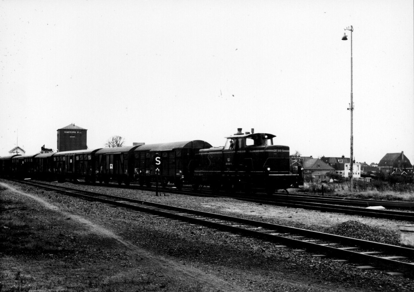 HUA Afbeelding van de diesel electrische locomotief nr. 261 189 5 (Baure