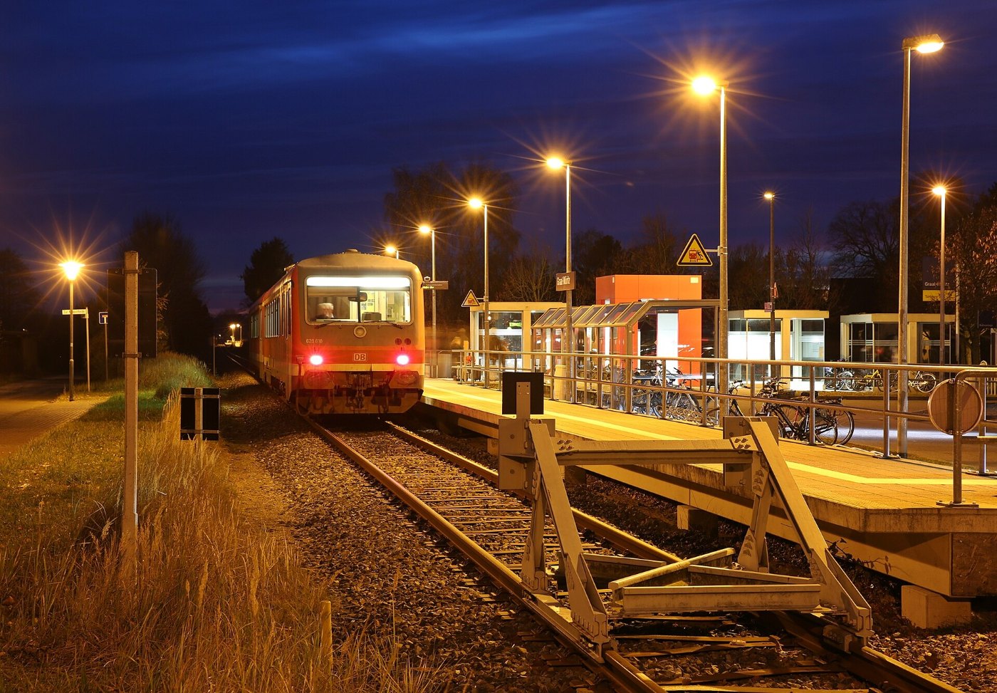 Haltepunkt Graal Müritz mit Triebwagen der Baureihe 628