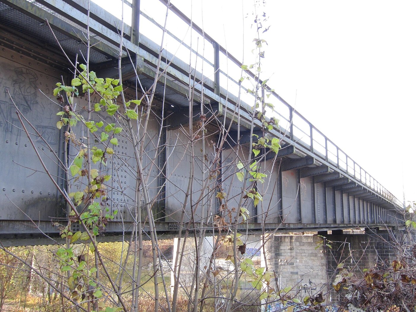 Föhringer Eisenbahnbrücke Muenchen 01