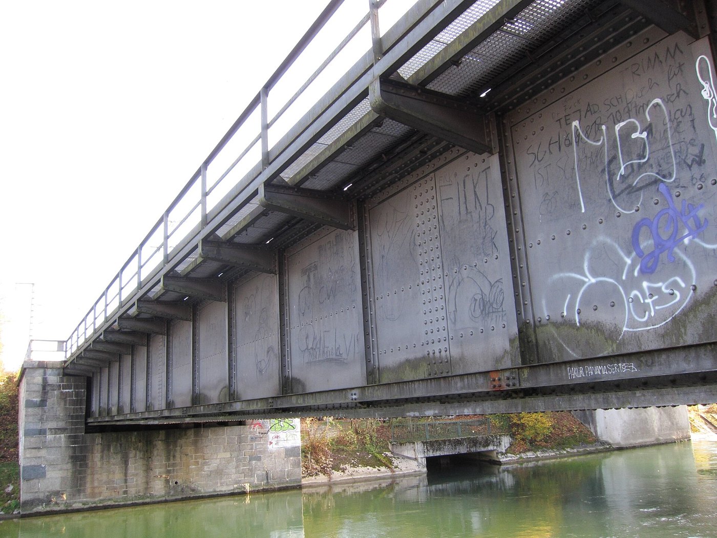 Föhringer Eisenbahnbrücke Muenchen 02