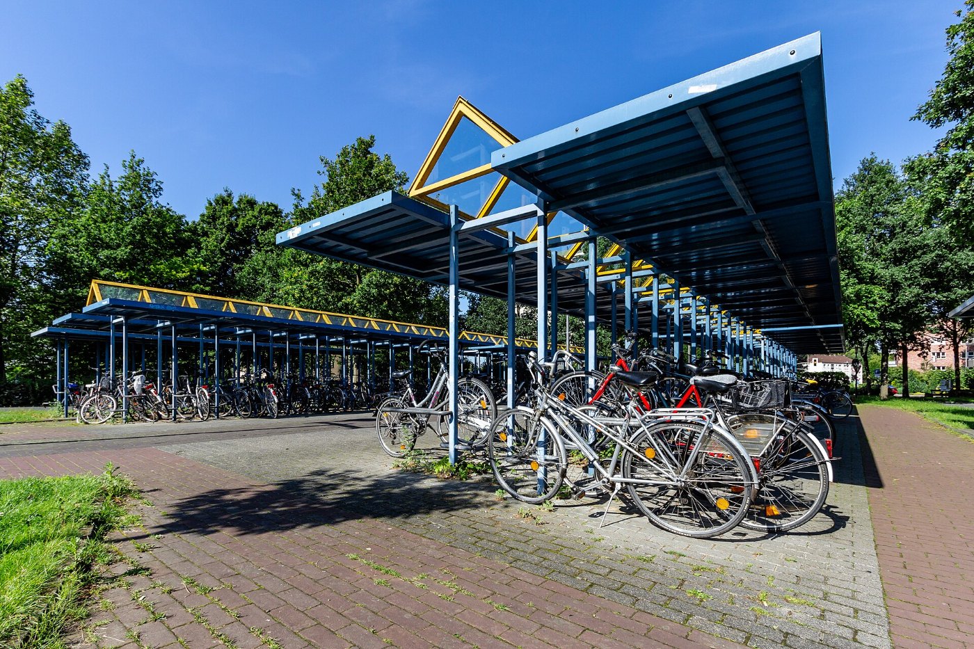 Dülmen, Bahnhof, Vorplatz 2012 3970