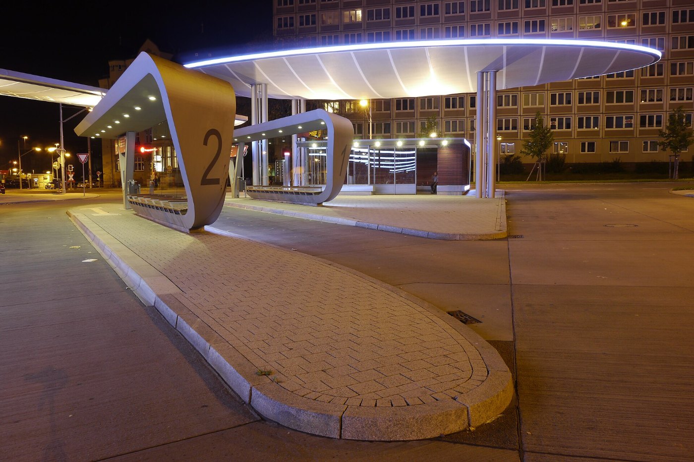 Busbahnhof Halle Ernst Kamieth Platz, Nähe Hauptbahnhof Halle (Saale) pa