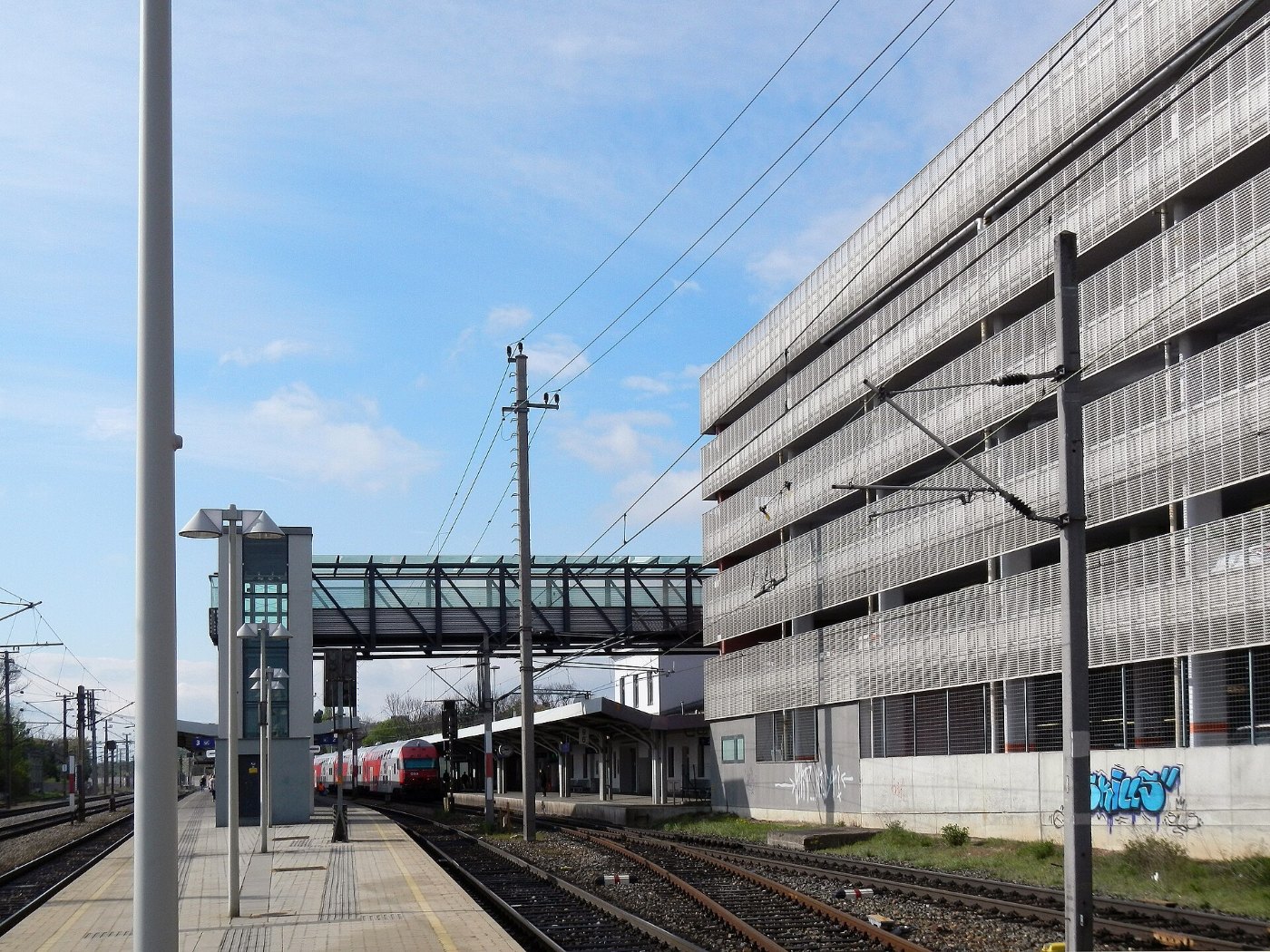 Bhf Liesing Fußgängerbrücke Parkhaus