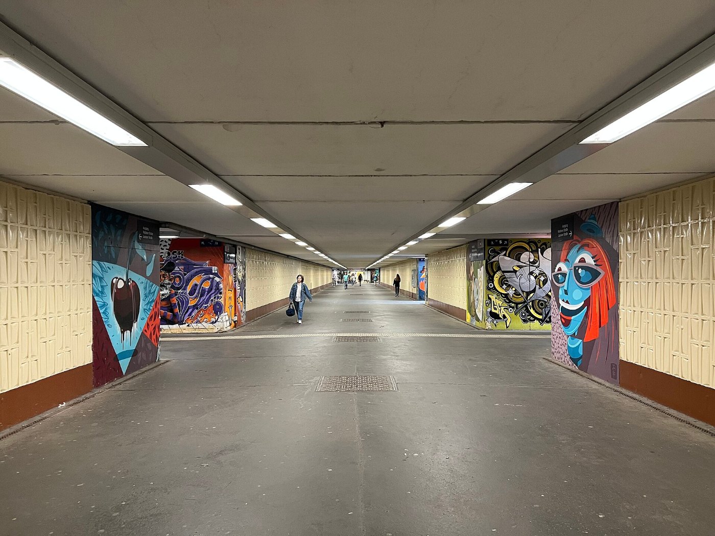 Berlin Bahnhof Mehrower Allee lub 2023 06 08 Unterführung