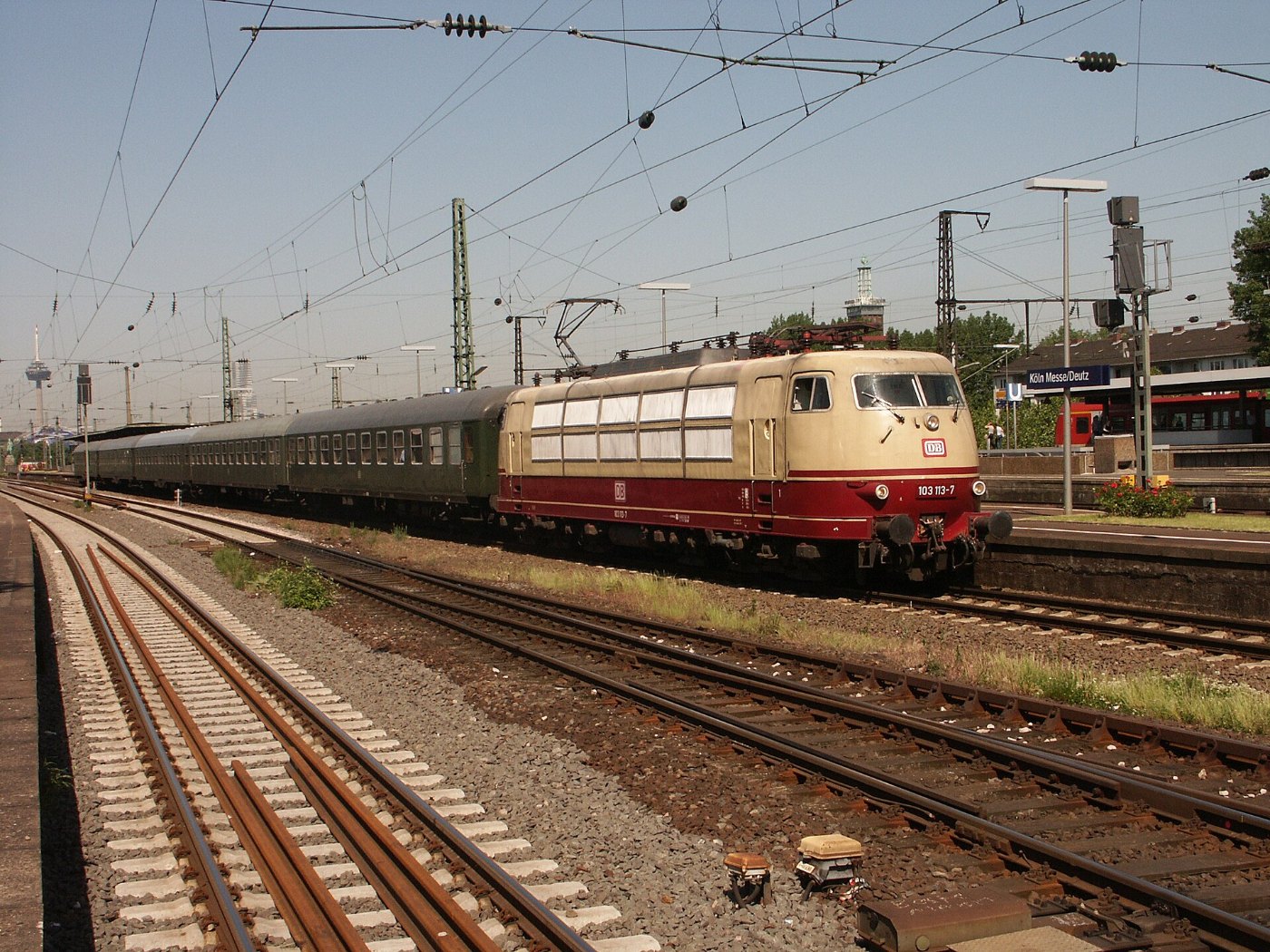 D 103 Bahnhof Köln Deutz by Niederkasseler panoramio