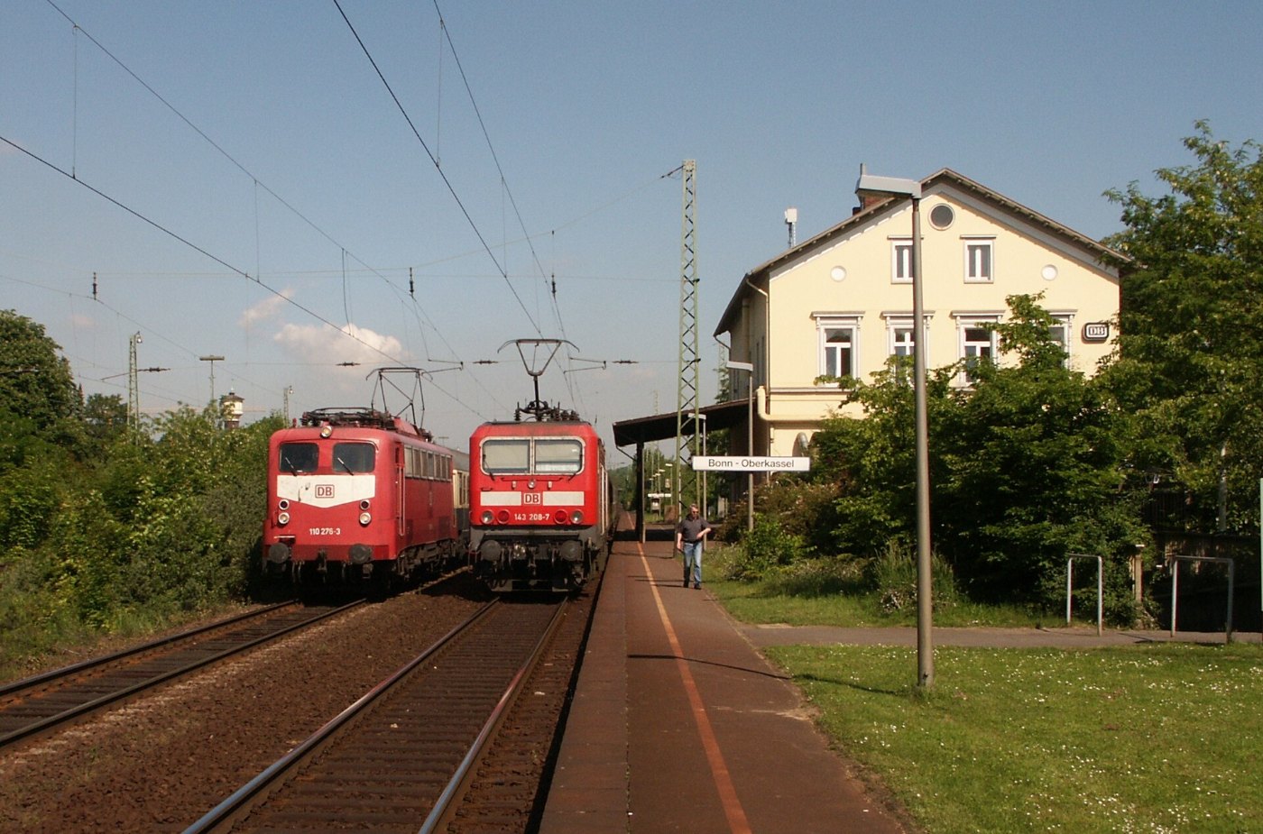 2004 Bonn Oberkassel Bahnhof 110 143 by Niederkasseler panoramio