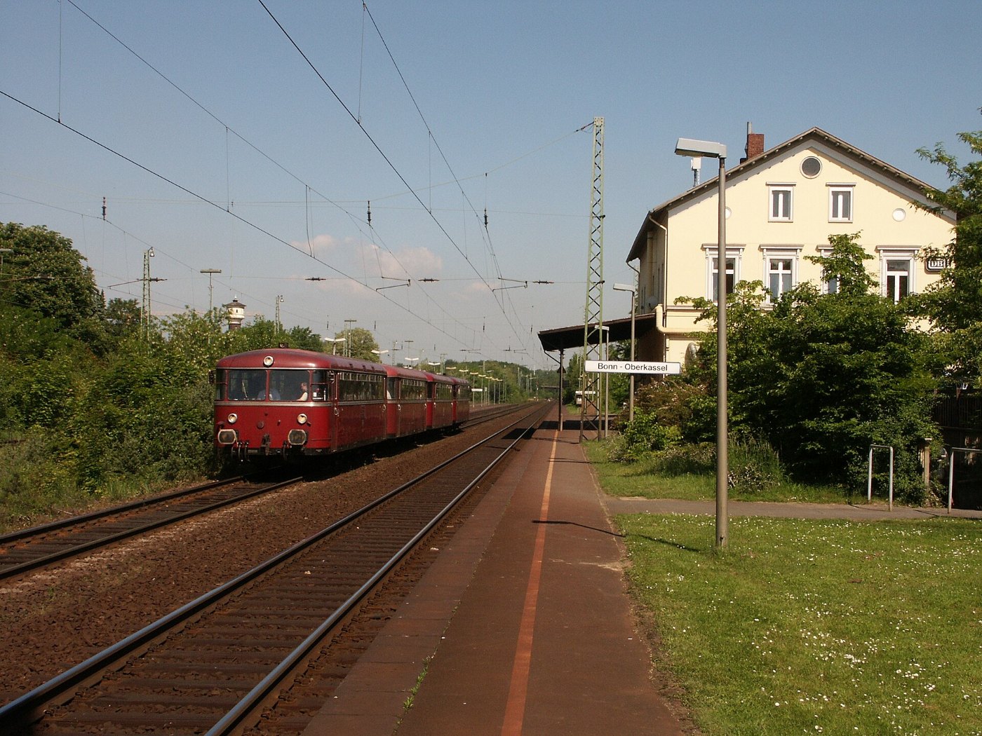 Schienenbus Bonn Oberkassel Bahnhof 2004 by Niederkasseler panoramio