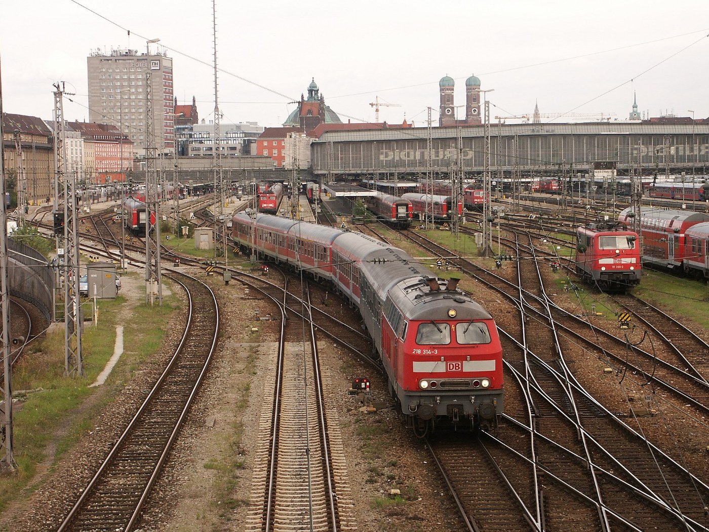 Müchen Hauptbahnhof 218 by Niederkasseler 2005 panoramio
