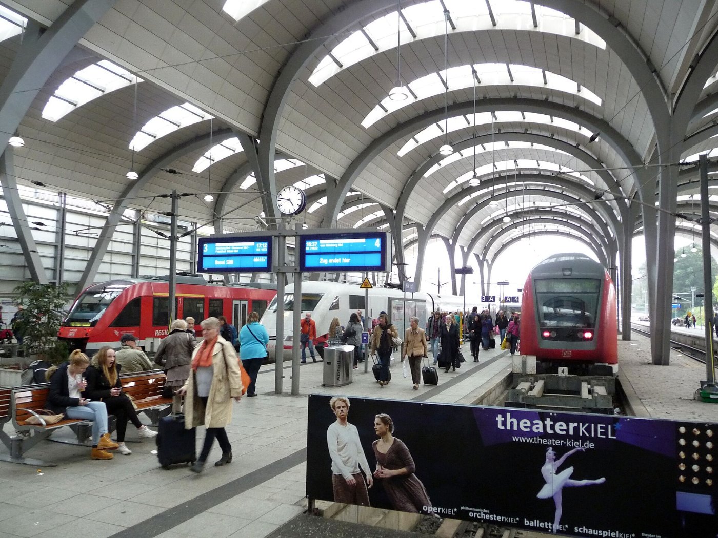 2014 10 XX Bundesrepublik Deutschland Schleswig Holstein Kiel Hbf. neue