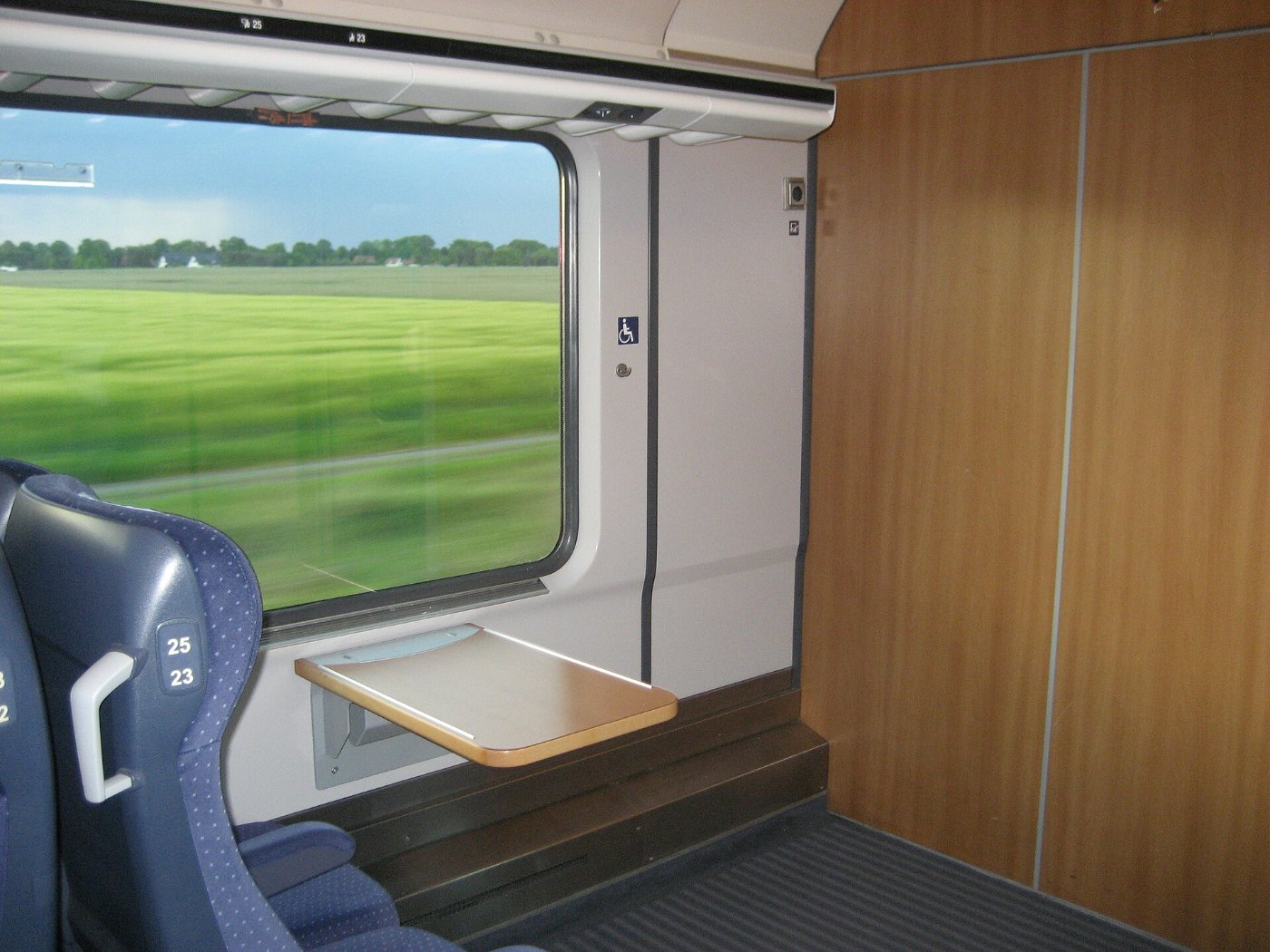 Intercity Zug • Platz für Rollstühle mit Steckdose