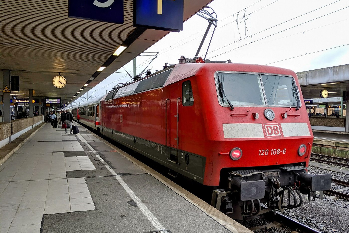 Deutschland Hannover Hbf BR 120 108 6 Ersatzzug InterCity Hannover Breme