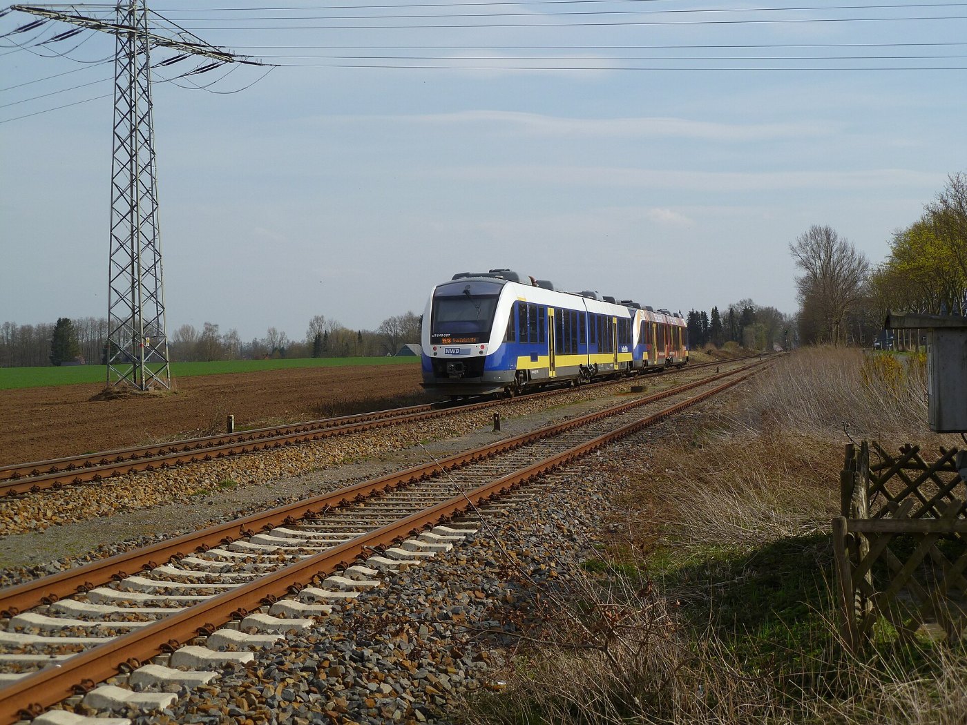 Zug der NWB im ehemaligen Bahnhof Alfhausen