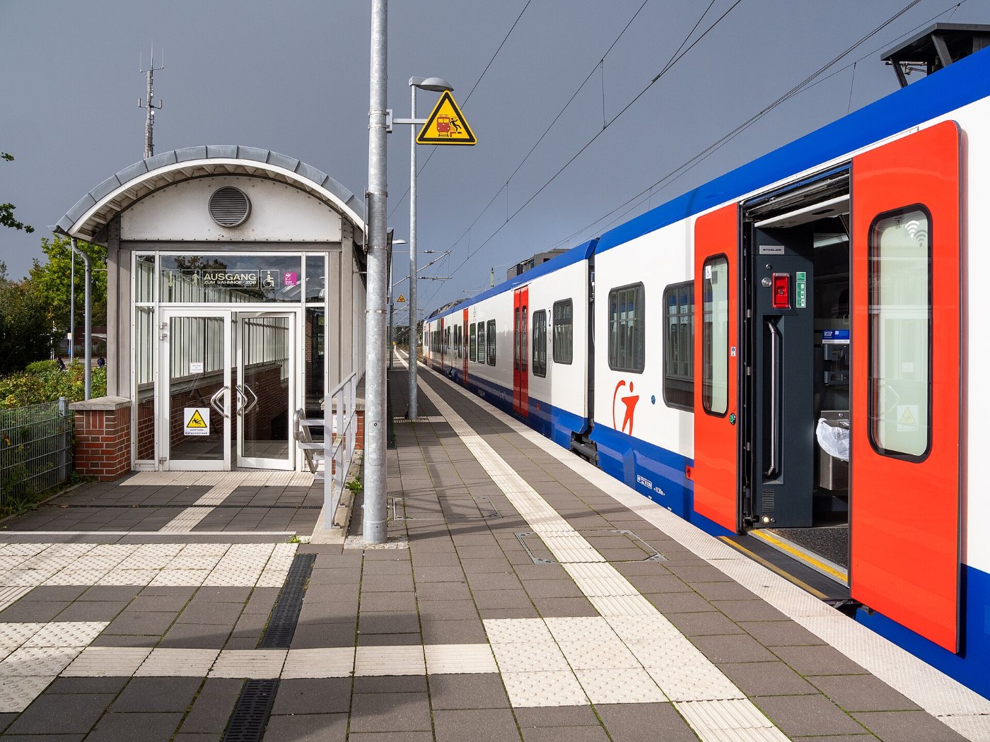 Bahnhof Bad Zwischenahn, Ausgang Gleis 3 (2023)