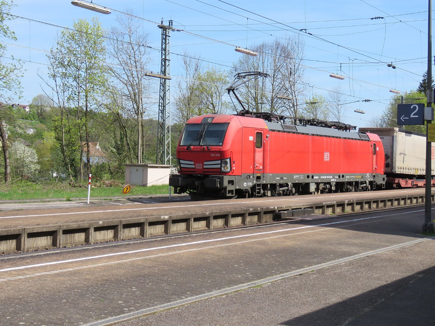 DB Cargo loco 193 315 passing through Bahnhof Solnhofen, April 2024 03