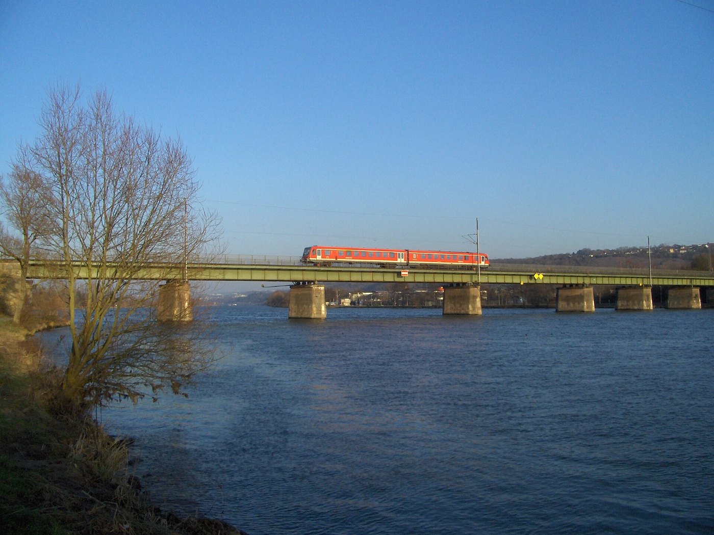 Konzer Eisenbahnbruecke mit 628 2011