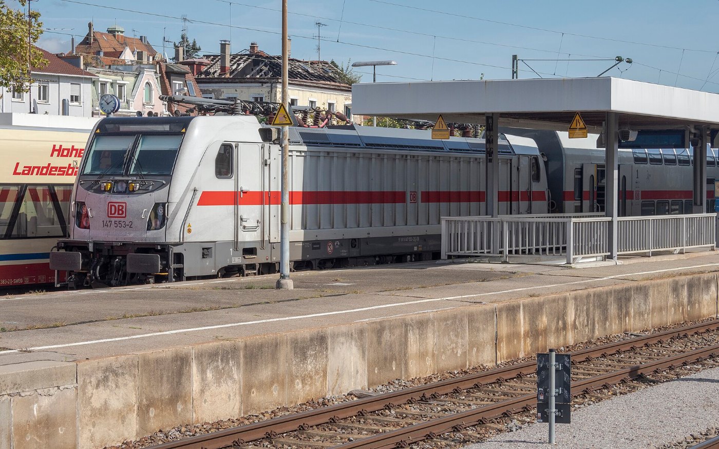 DB 147 553 2 mit IC in Radolfzell