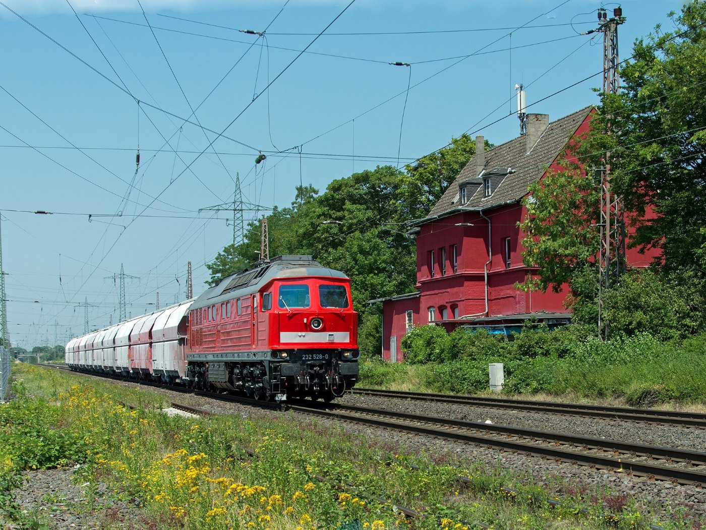 Lintorf Ludmilla 232 528 met Kalktrein ()