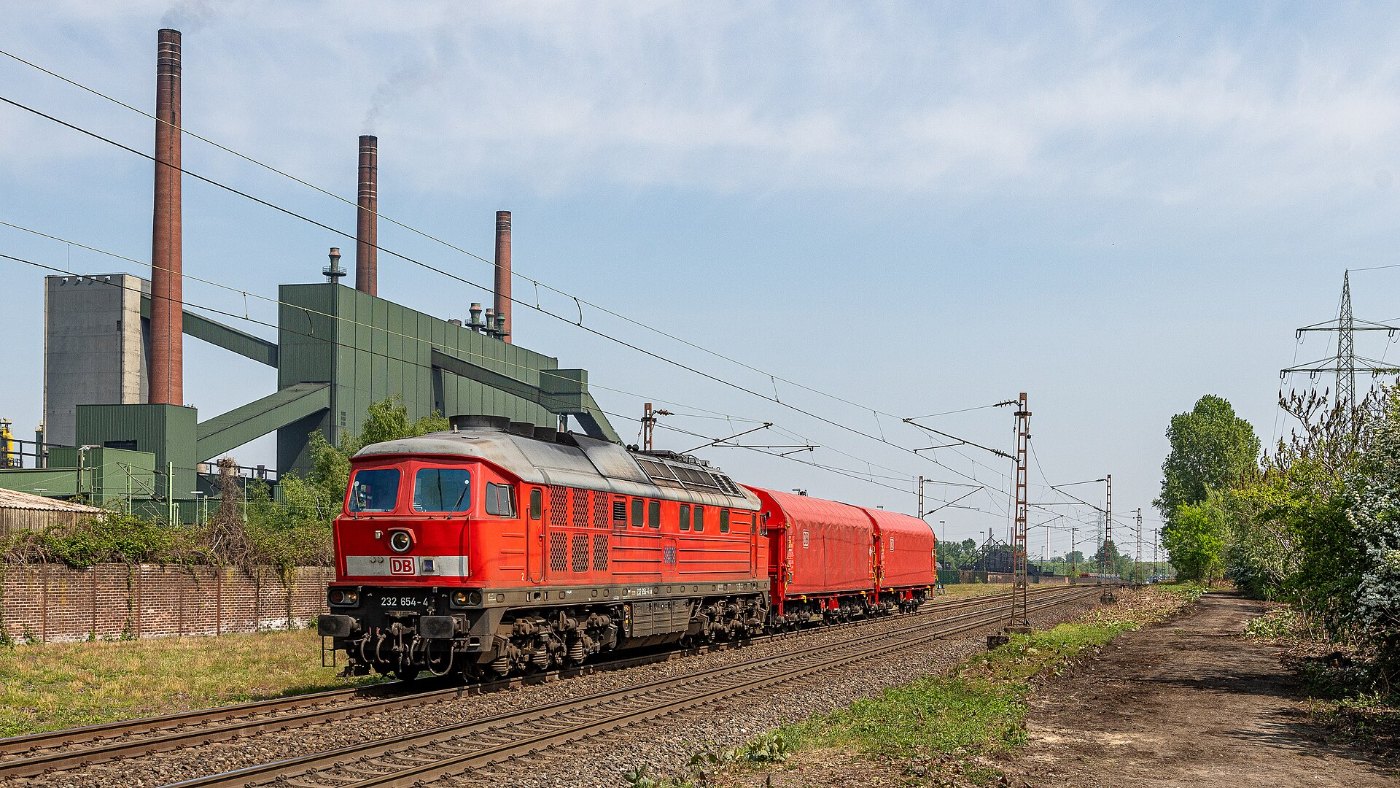 Bottrop DBC 232 654 met 2 huifzeilwagens ()