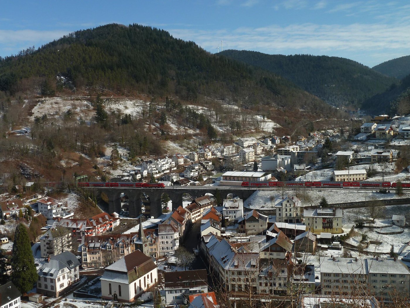 Hornberg viadukt mit zug
