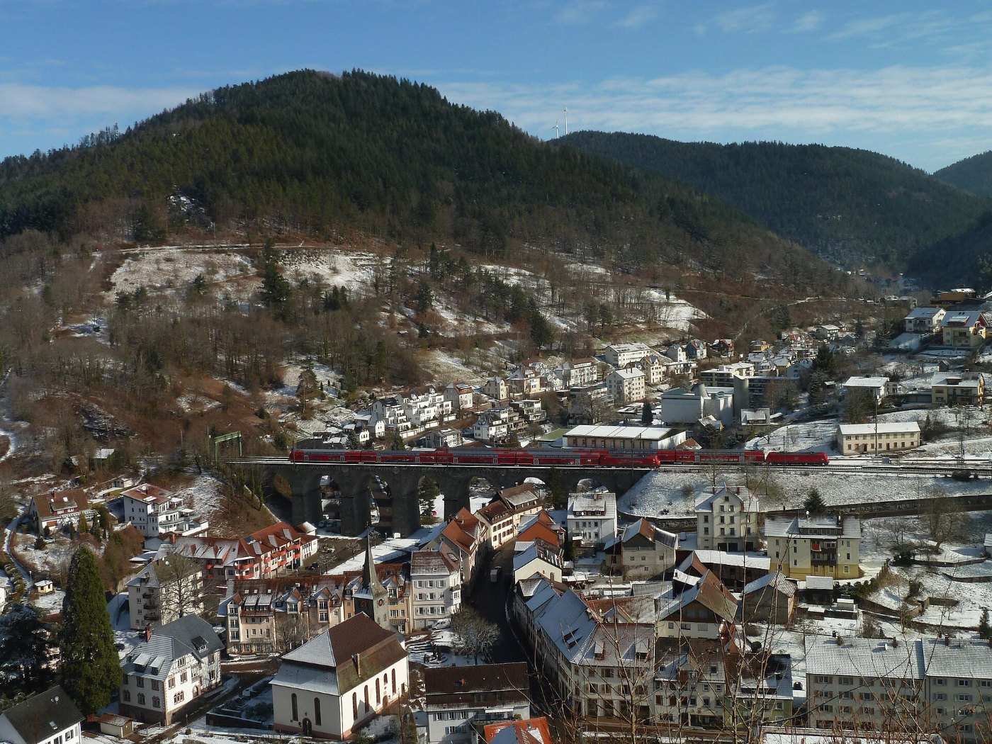 Hornberg viadukt mit zug 2