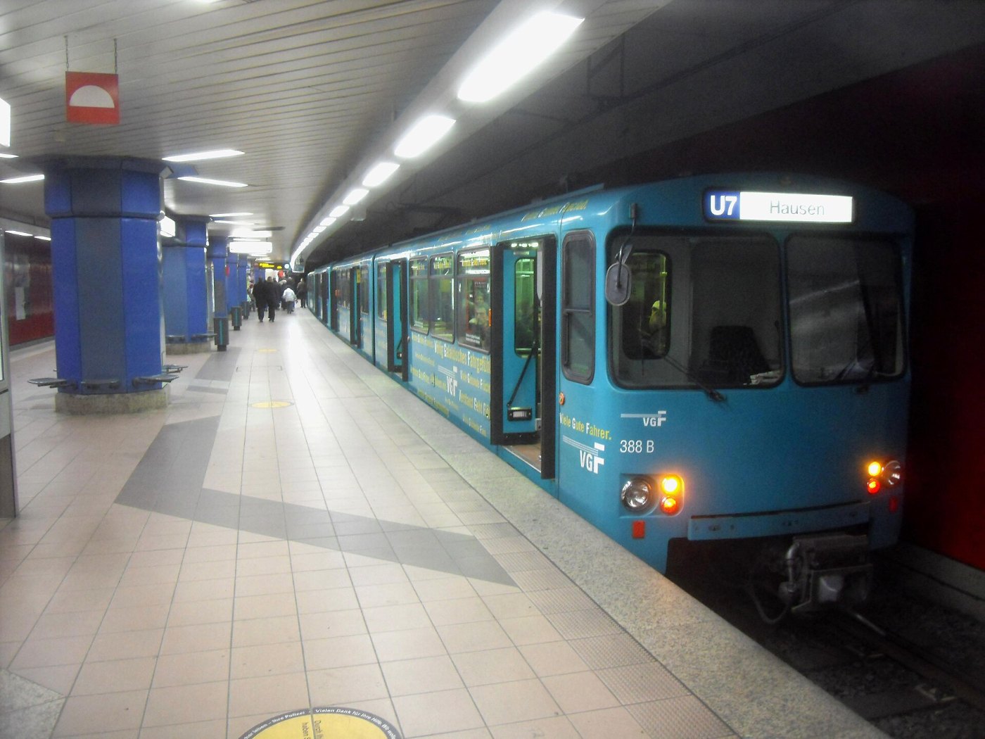 Frankfurt am Main U Bahnhof Eissporthalle auf Bahnsteig Richtung Hausen