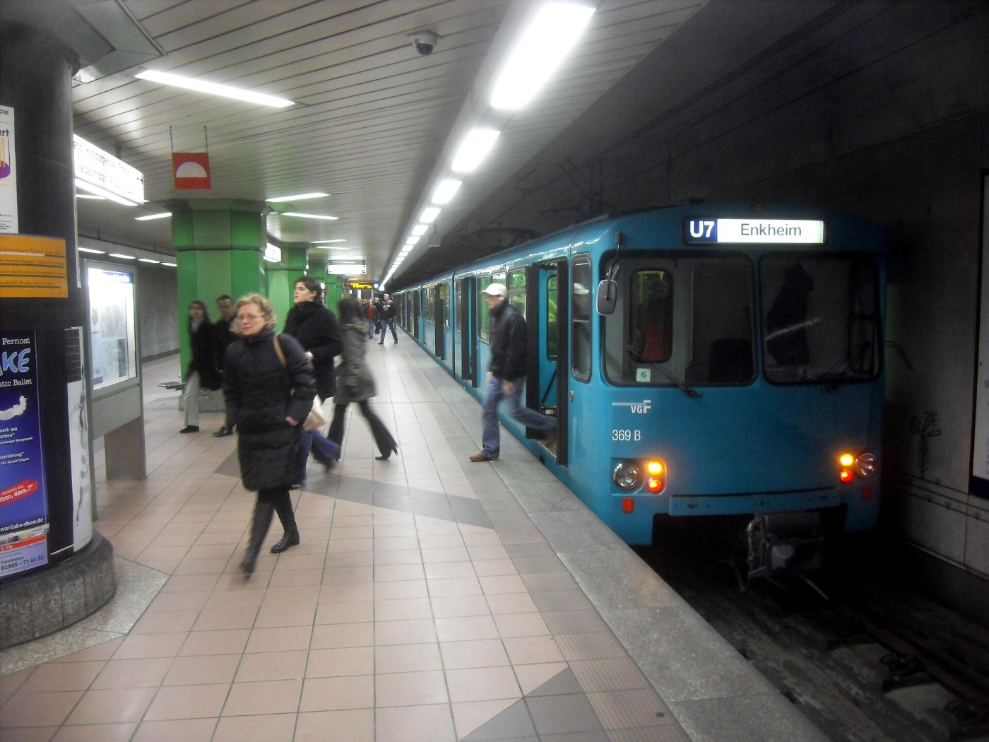 Frankfurt am Main U Bahnhof Habsburgerallee auf Bahnsteig Richtung Enkhe
