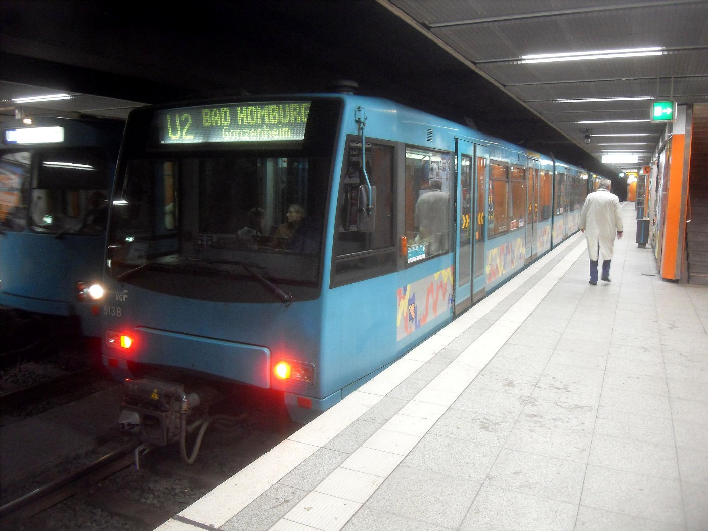 Frankfurt am Main U Bahnhof Holzhausenstraße auf Bahnsteig Richtung Ginn