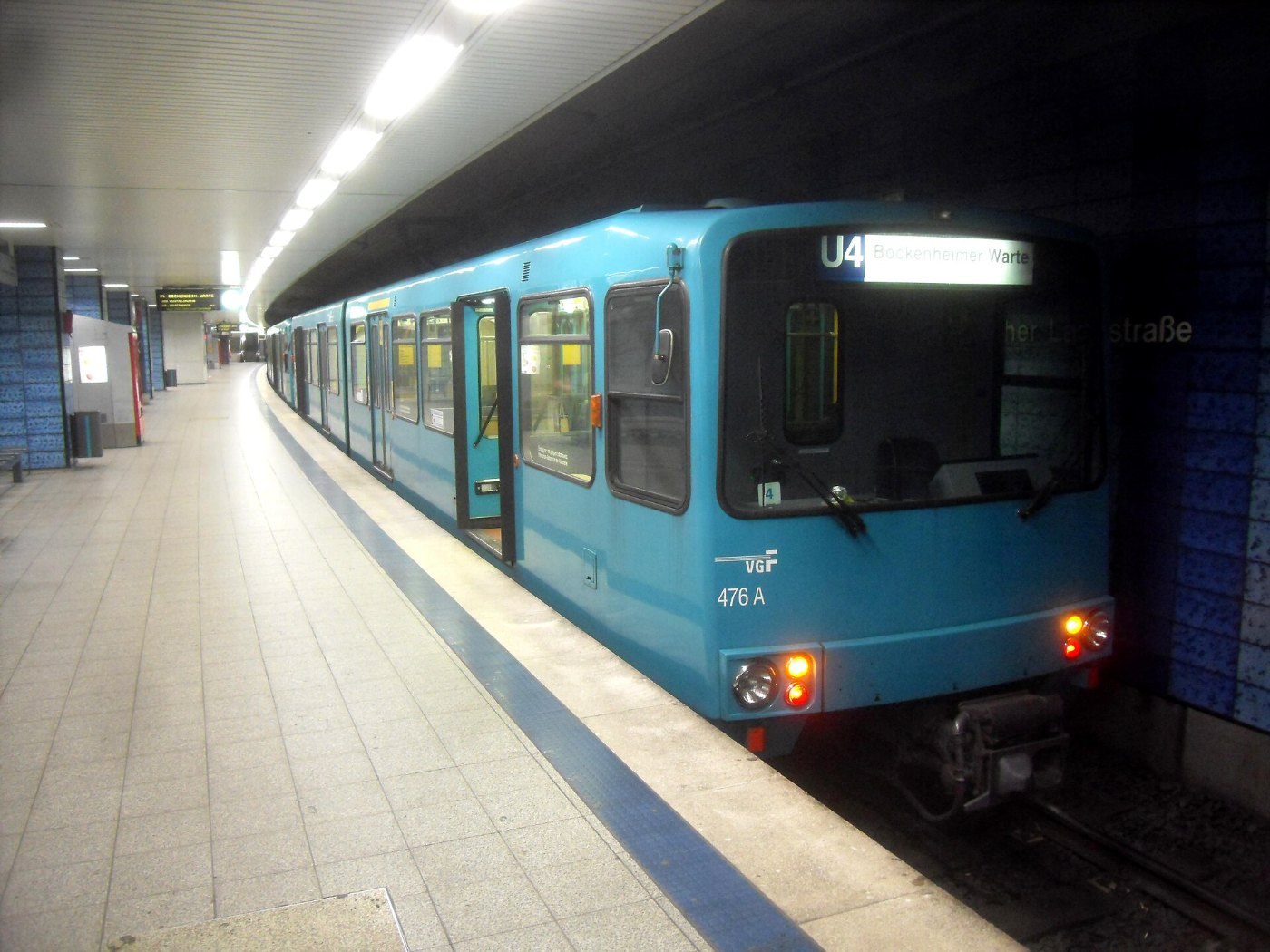 Frankfurt am Main U Bahnhof Seckbacher Landstraße auf Bahnsteig Richtung