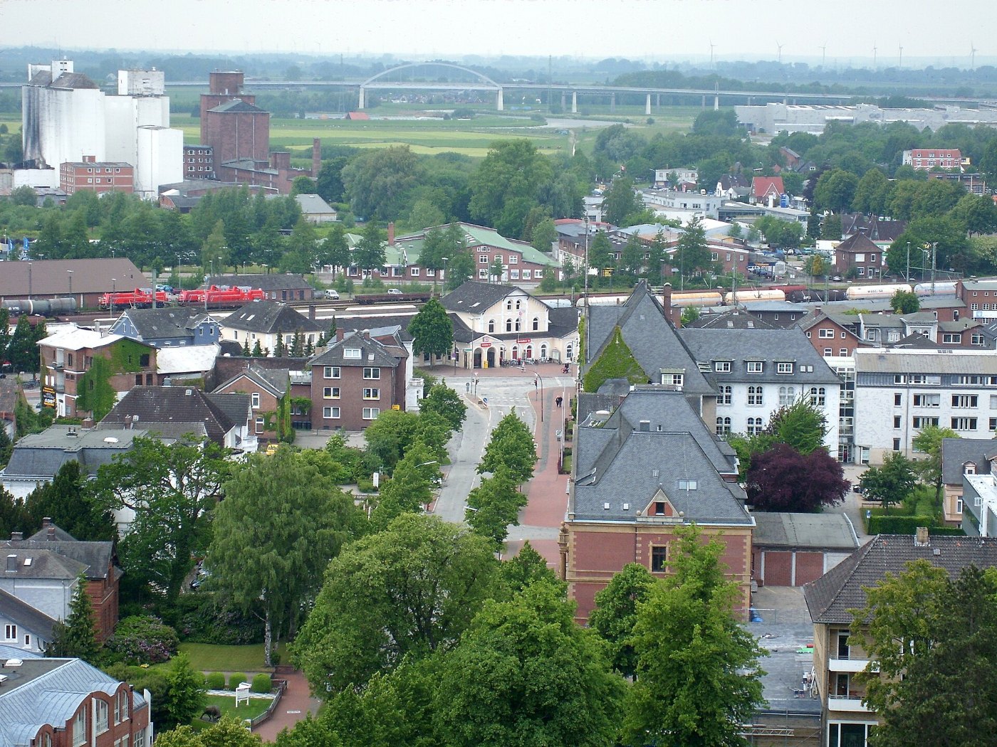 Itzehoe Bahnhof und Störbrücke Mai 2011 SL