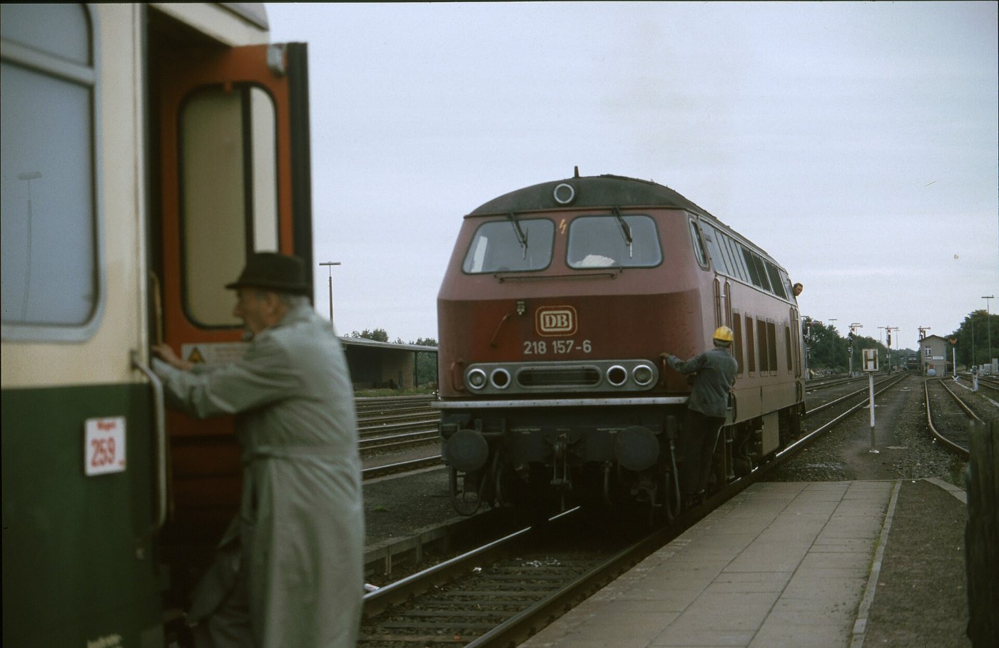 Büchen Lokwechsel DB DR Lok 218 157 Reisende Rangierer LABW Staatsarchiv