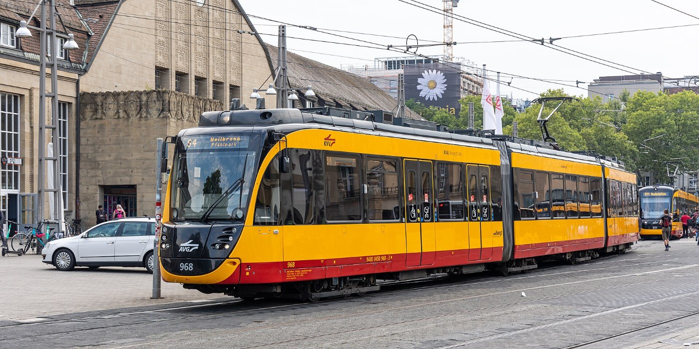 AVG 968 S4 am Hauptbahnhof Karlsruhe (2022)