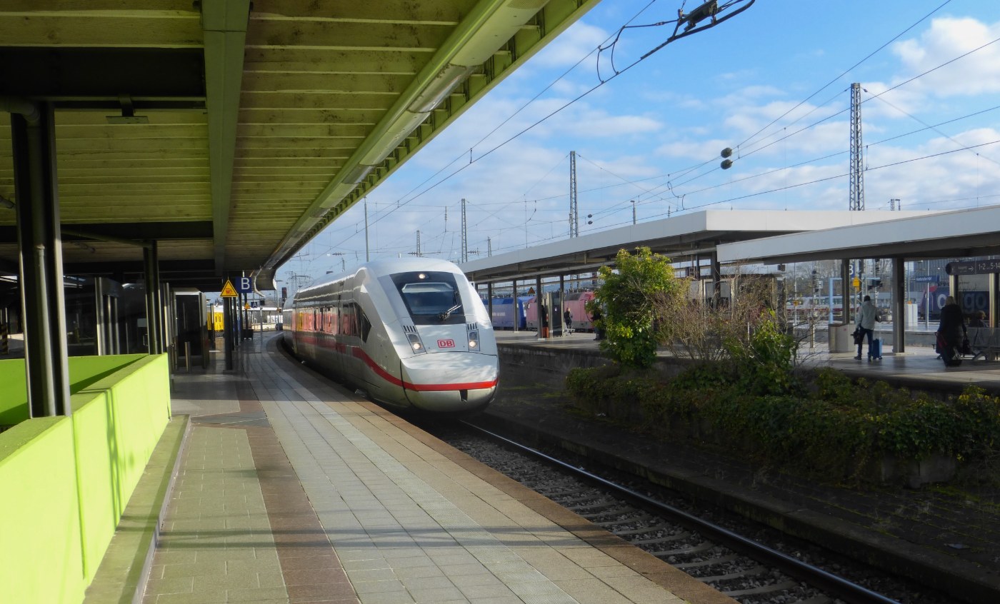 Innenansicht des Hauptbahnhofs Karlsruhe