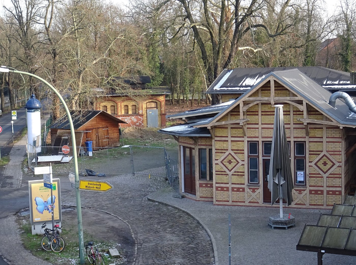 BfPotsdamParkSanssouciVorplatzBürgerbahnhof