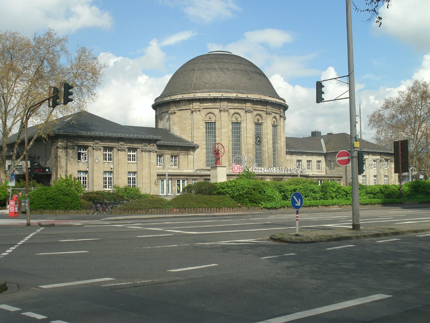 Bahnhof Koeln Messe Deutz Empfangsgebäude