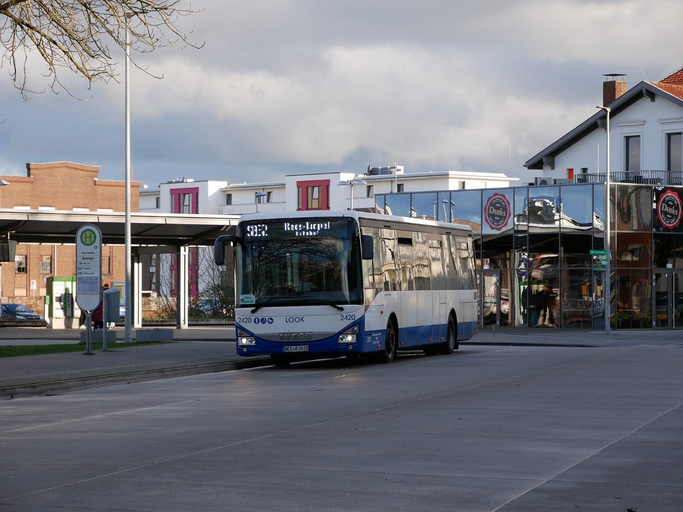 2023 01 08 Bahnhof Kleve LOOK 2420 Linie X32 Rees Empel Bahnhof