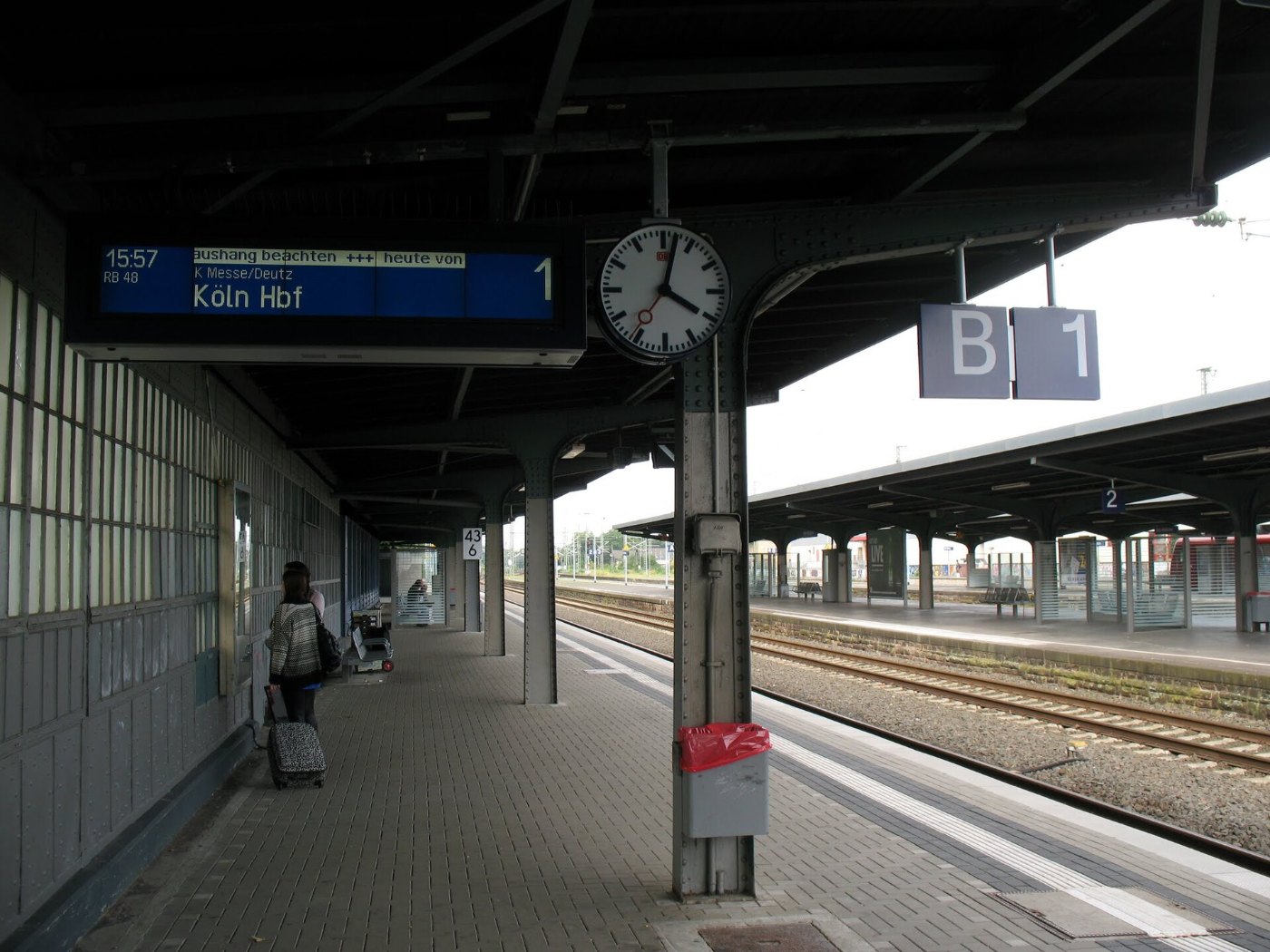 RE 1 verspätet, und Gleiswechsel wegen Bauabeiten, Bahnhof K Mülheim, 1.