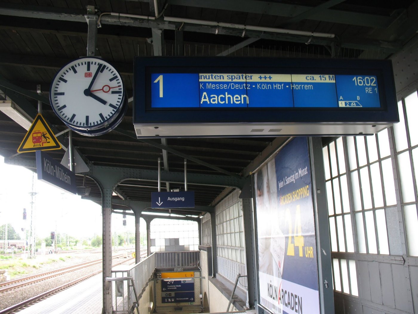 RE 1 verspätet, Köln Mülheim, 1. 9. 2012 panoramio