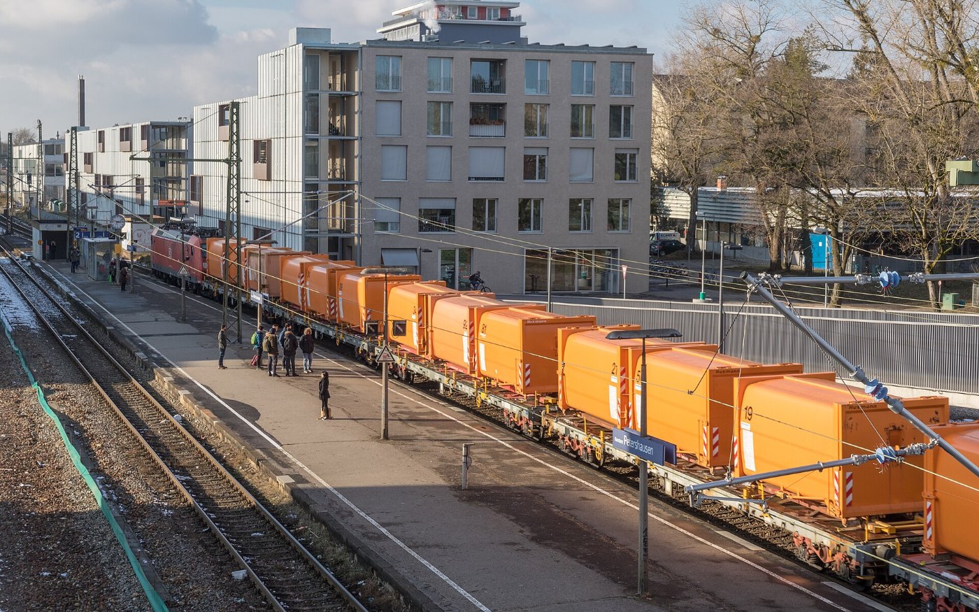 Bahnhof Konstanz Petershausen mit Güterzug