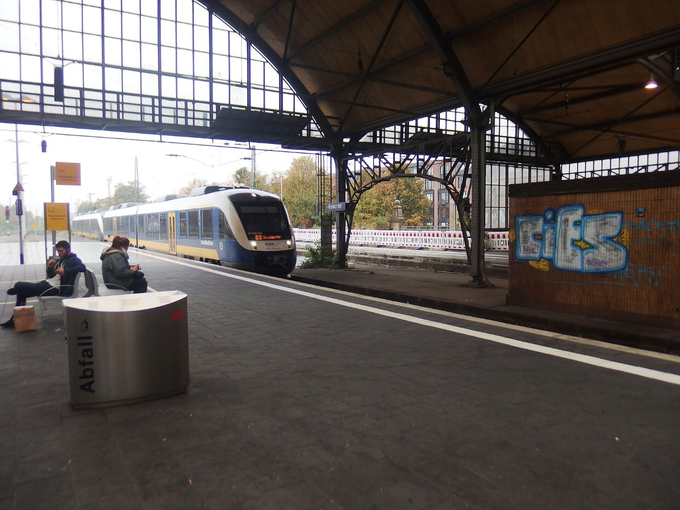 Krefeld Hauptbahnhof, Regionalzug
