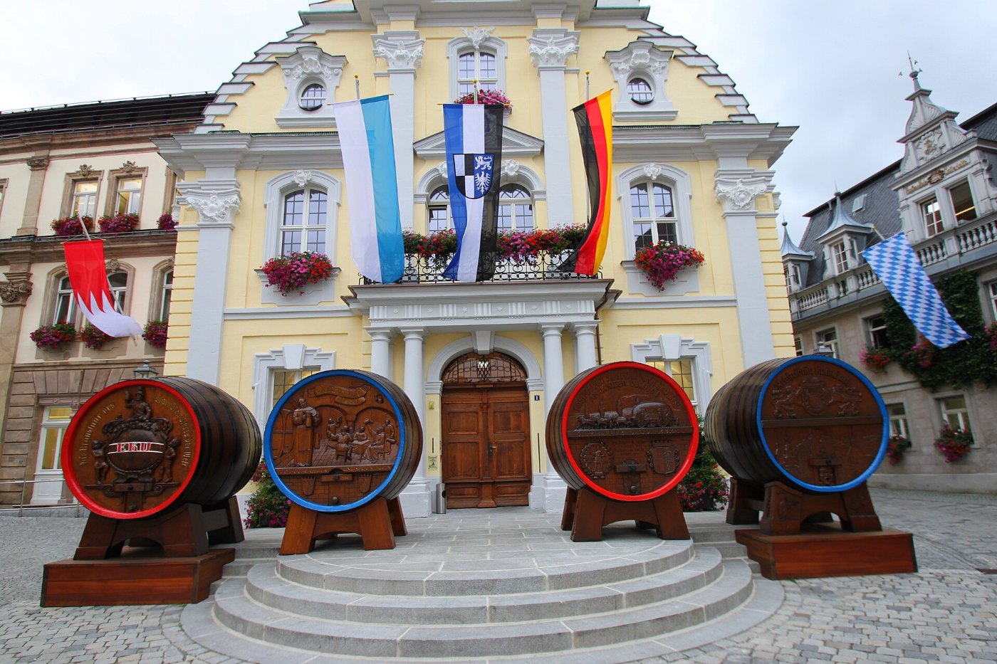 Kulmbach Rathaus Fässer (1)