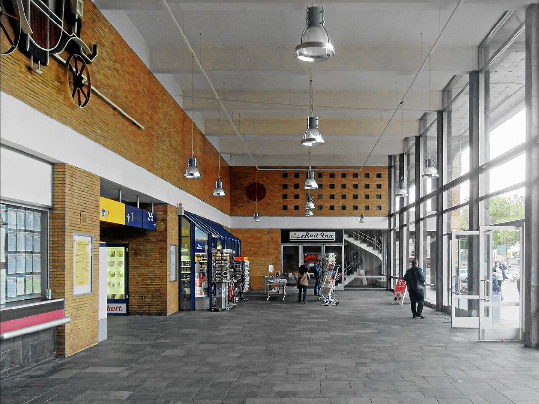Landau (Pfalz) Hauptbahnhof Haupthalle 11.10.2009 Crop