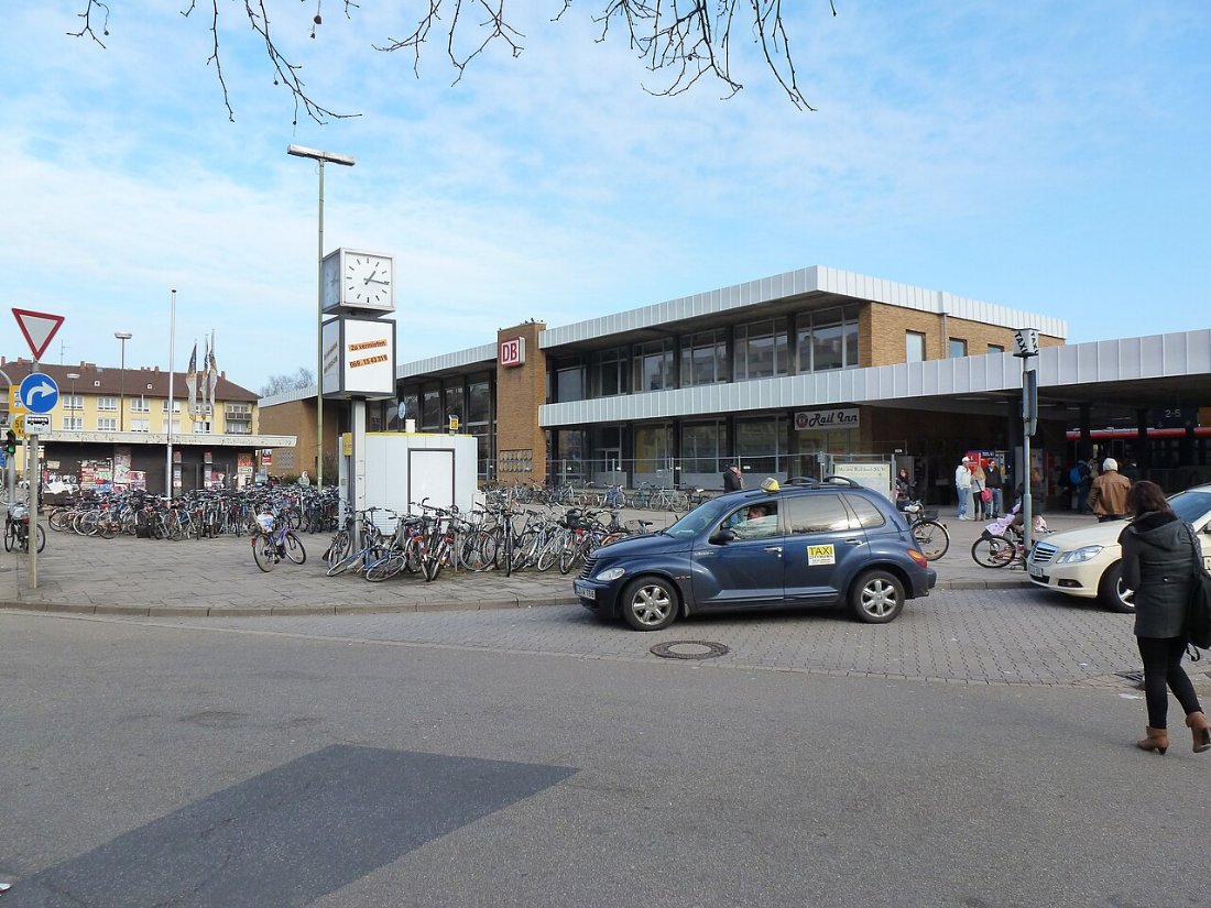 Landau (Pfalz) Hauptbahnhof, Bahnhofvorplatz