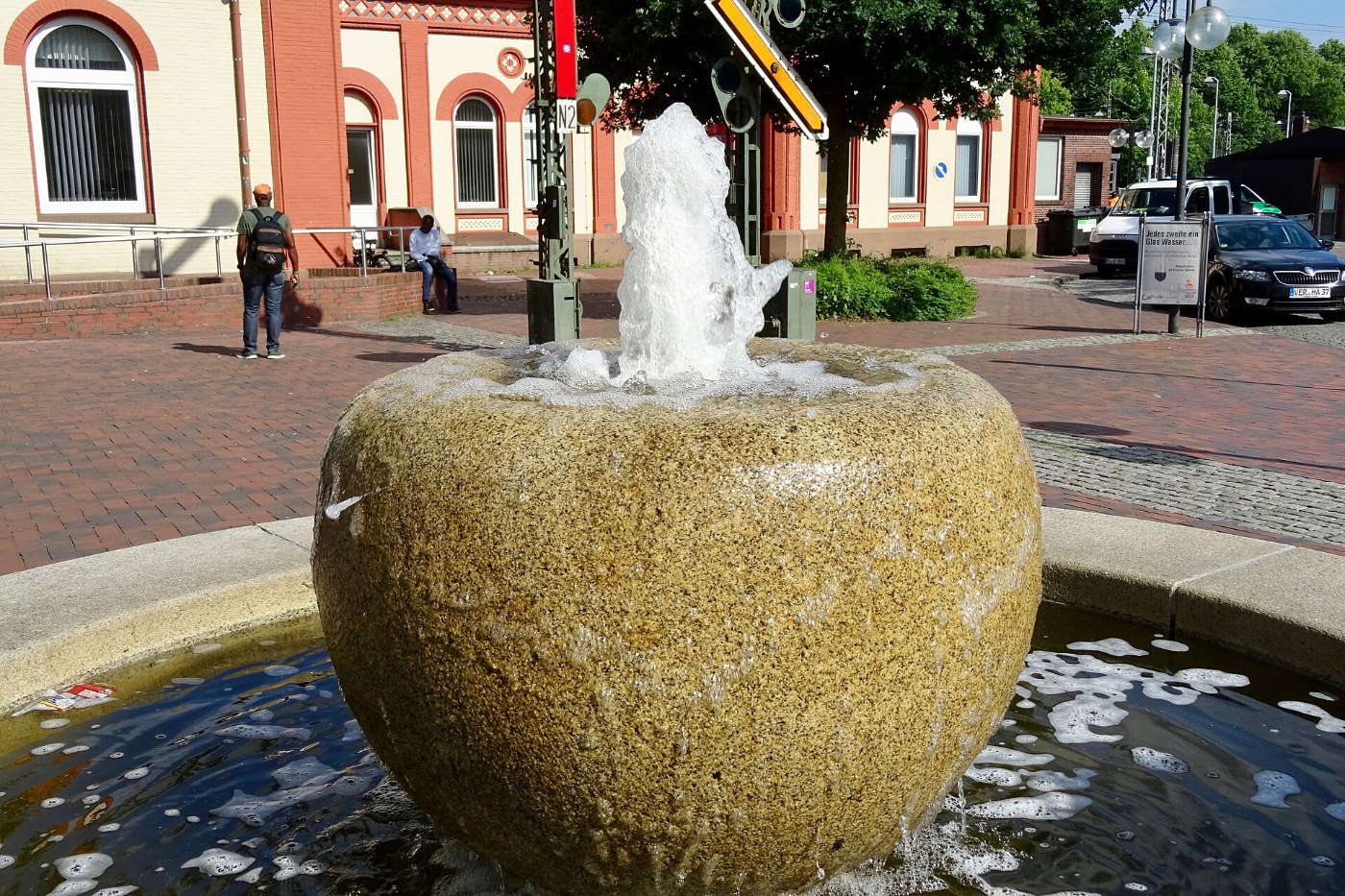 fontein bij Station Leer