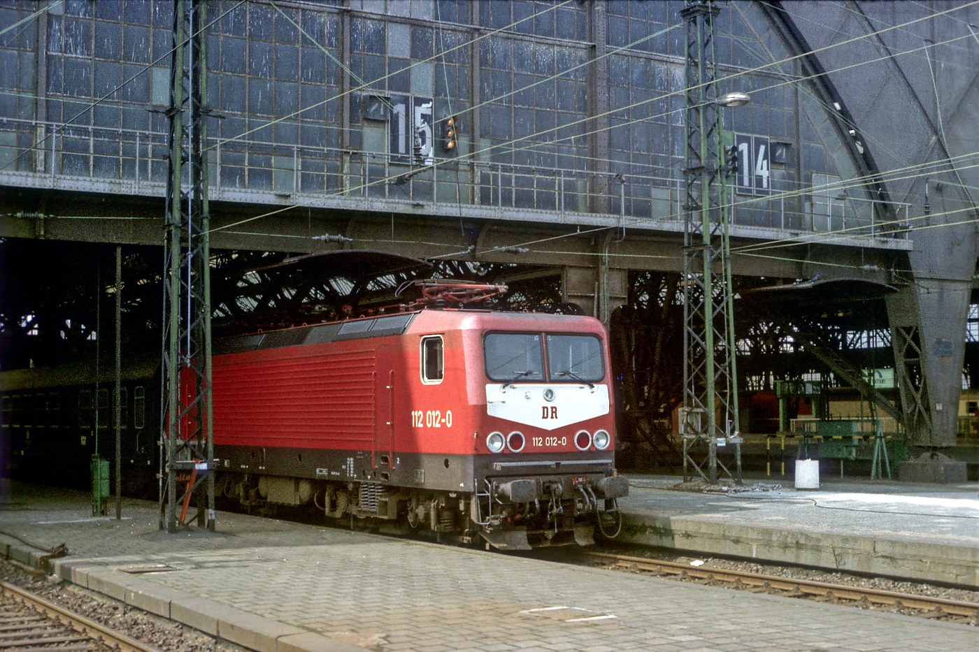 Ein Zug im Leipziger Hauptbahnhof