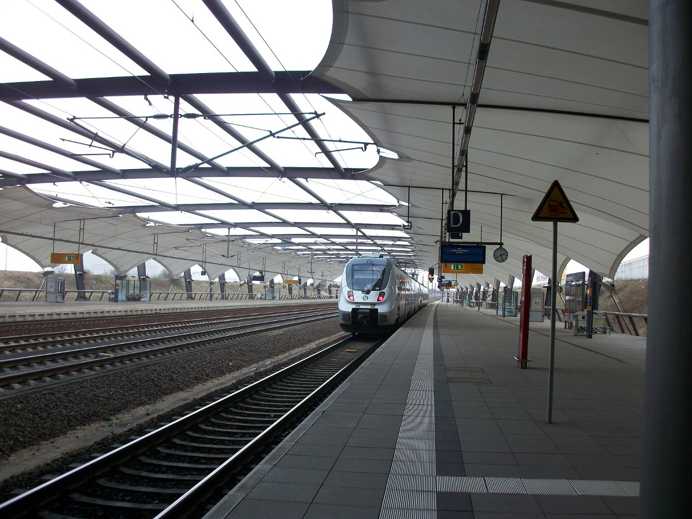 Bahnhof Flughafen LeipzigHalle (1)