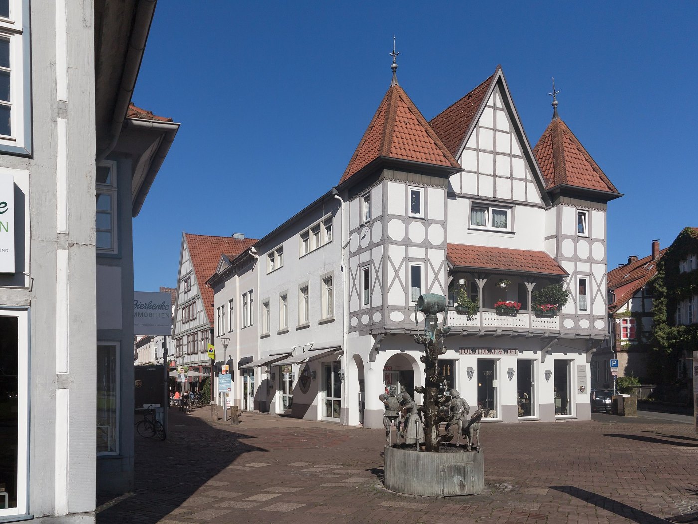 Lemgo, sculptuur aan de Mittelstrasse Ostertor Papenstrasse foto5 2015 0