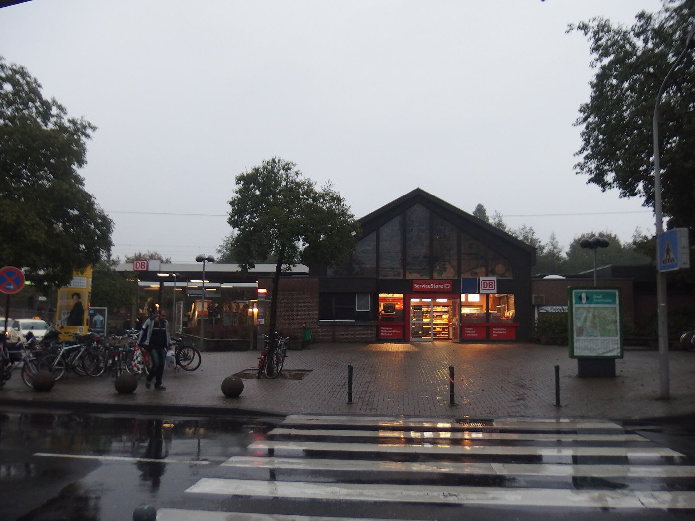 Leverkusen Mitte, Bahnhof