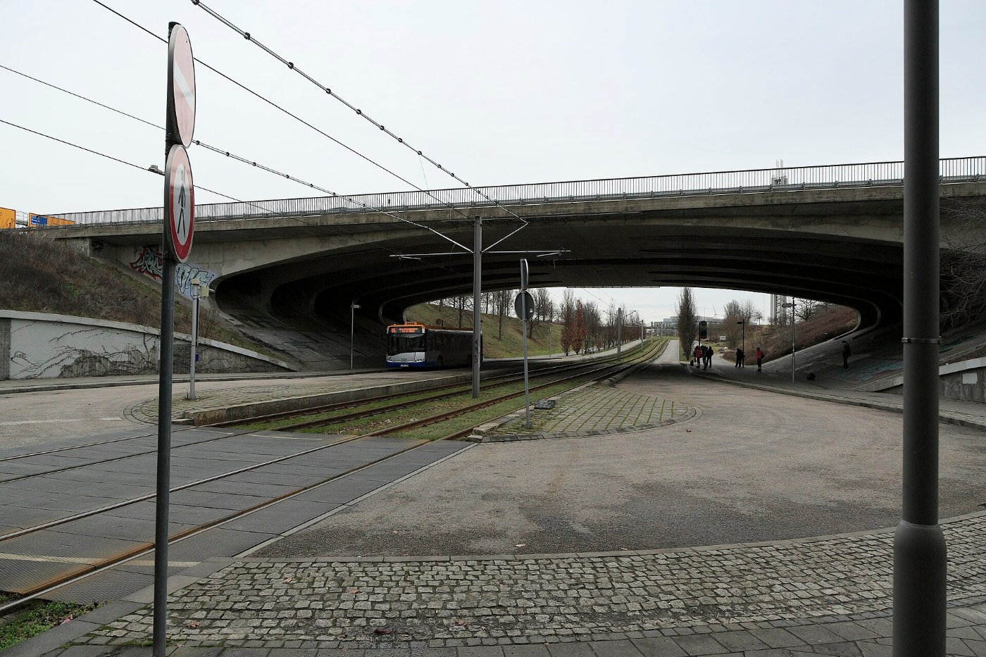 J24 655 Bf Leipzig Messe, Buswendeschleife